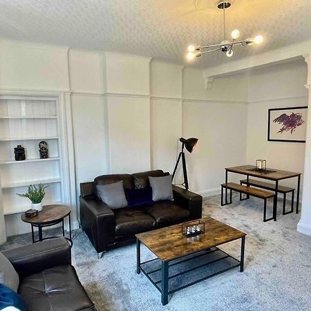 Large 2 Bed Near Glasgow Airport Пейсли Экстерьер фото