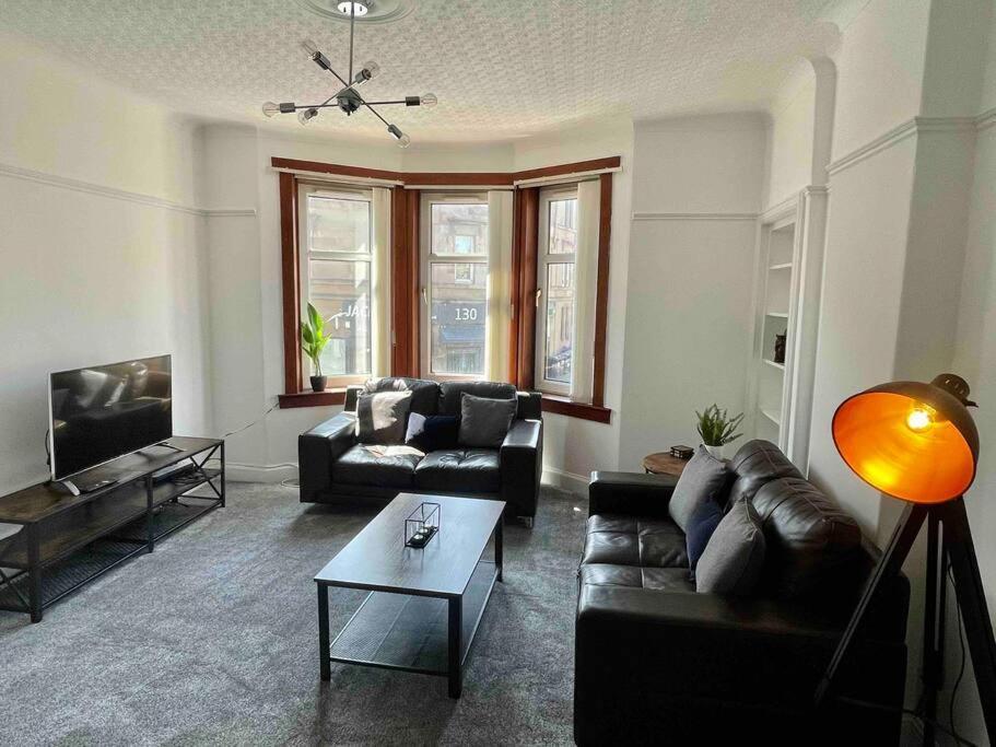 Large 2 Bed Near Glasgow Airport Пейсли Экстерьер фото
